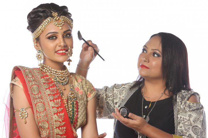 7 Tips for Becoming the Perfect Bridal Makeup Artist for Beautiful  Ceremonies - Kapils Salon